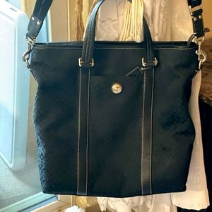 Black coach tote bag.